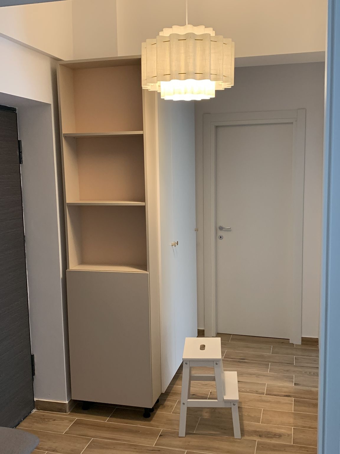 Dressing spațios cu iluminare